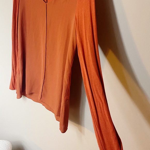 Boutique dark orange long sleeve top - Picture 3 of 3